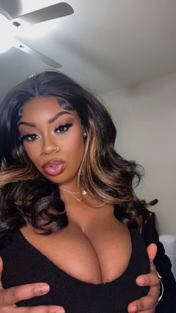 Full leaked Ilooklikebaae private onlyfans photo