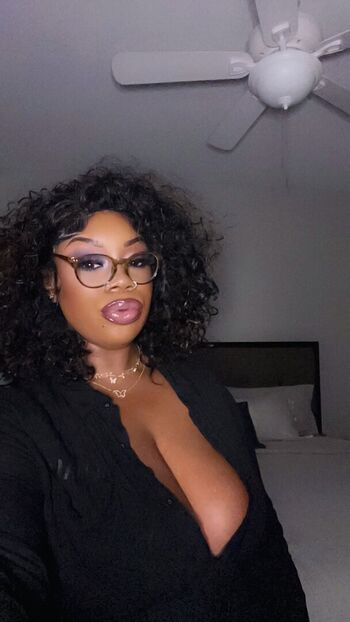 Full leaked Ilooklikebaae private onlyfans photo