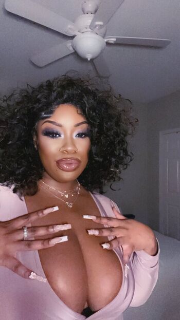 Full leaked Ilooklikebaae private onlyfans photo
