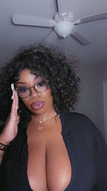Full leaked Ilooklikebaae private onlyfans photo