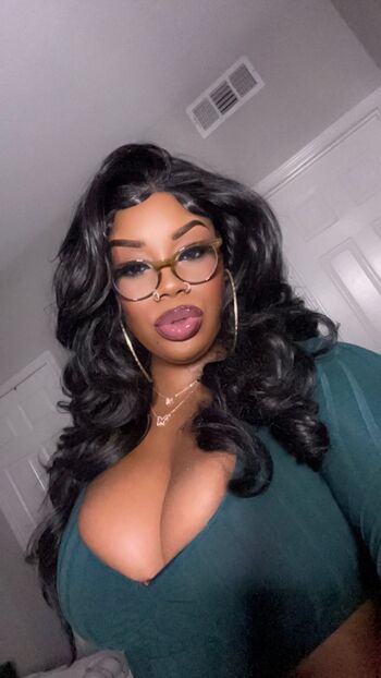 Full leaked Ilooklikebaae private onlyfans photo