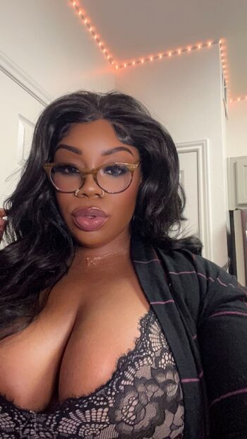 Full leaked Ilooklikebaae private onlyfans photo
