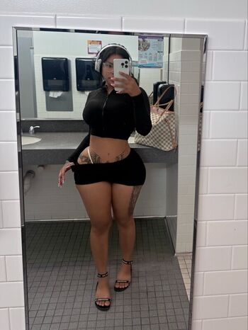 Full leaked Iluvcinnie private onlyfans photo