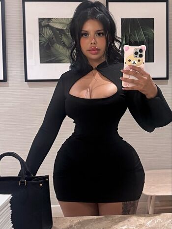 Full leaked Iluvcinnie private onlyfans photo