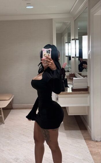 Full leaked Iluvcinnie private onlyfans photo