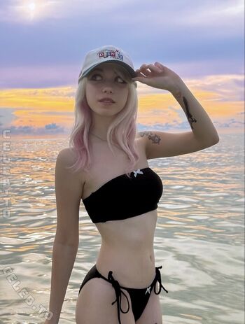 Full leaked Iluvmeww page private onlyfans photo