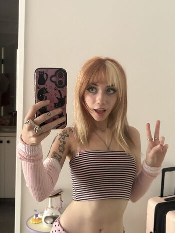 Full leaked Iluvmeww private onlyfans photo