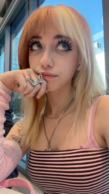 Full leaked Iluvmeww private onlyfans photo