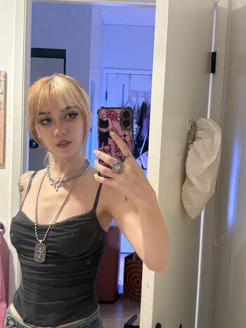 Full leaked Iluvmeww page private onlyfans photo