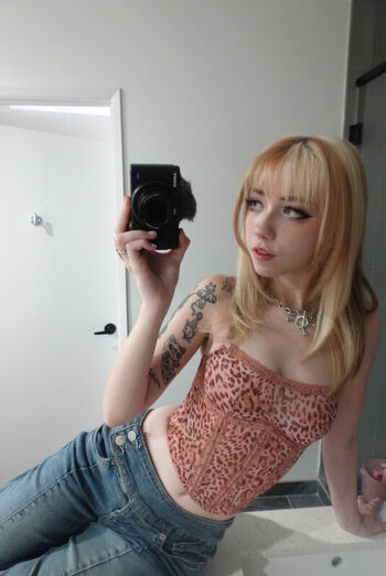 Full leaked Iluvmeww page private onlyfans photo
