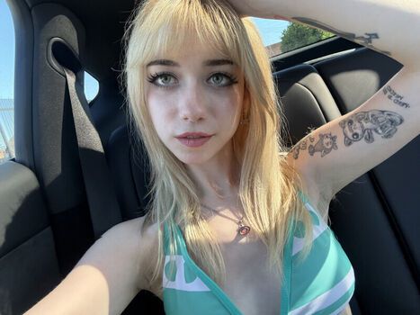 Full leaked Iluvmeww page private onlyfans photo