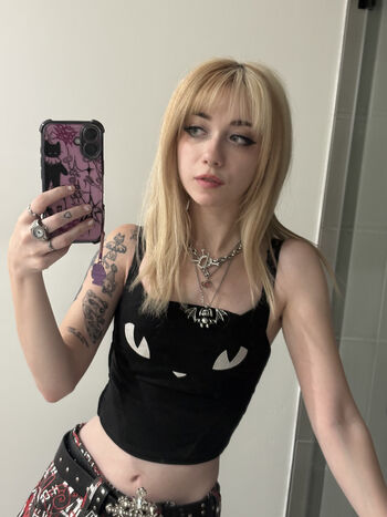 Full leaked Iluvmeww page private onlyfans photo
