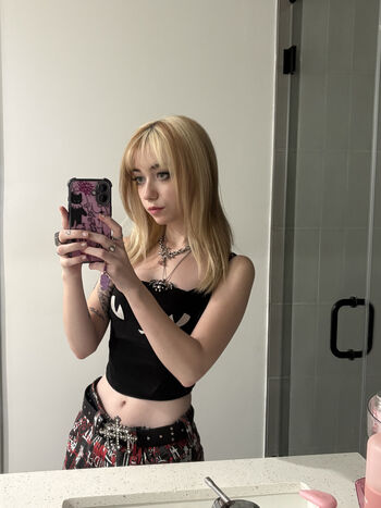 Full leaked Iluvmeww page private onlyfans photo
