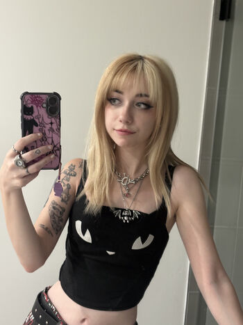 Full leaked Iluvmeww page private onlyfans photo