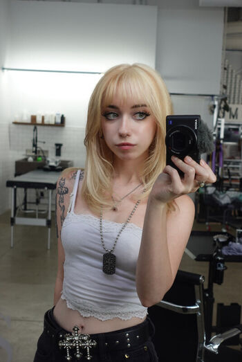 Full leaked Iluvmeww private onlyfans photo