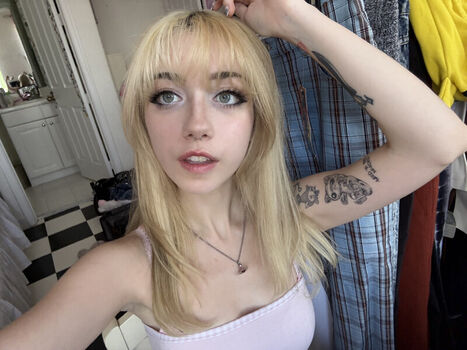 Full leaked Iluvmeww page private onlyfans photo