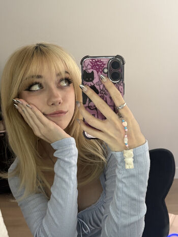 Full leaked Iluvmeww page private onlyfans photo