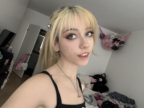 Full leaked Iluvmeww page private onlyfans photo