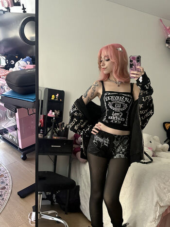 Full leaked Iluvmeww page private onlyfans photo