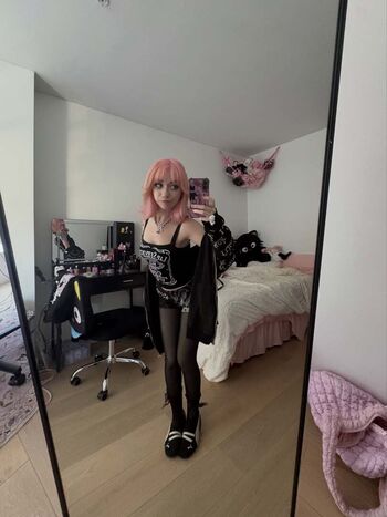 Full leaked Iluvmeww page private onlyfans photo