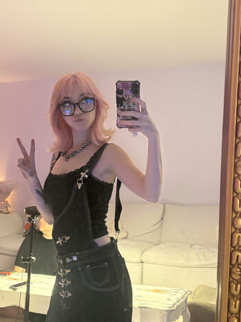 Full leaked Iluvmeww private onlyfans photo