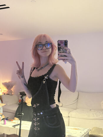 Full leaked Iluvmeww private onlyfans photo