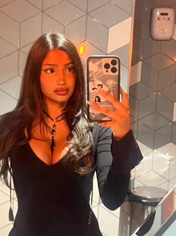 Full leaked Imanimalikaa private onlyfans photo