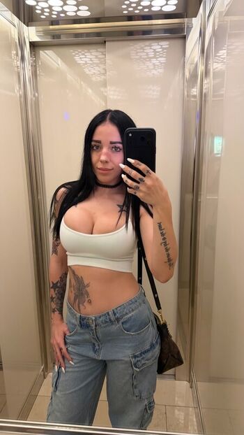 Full leaked Imviolet private onlyfans photo