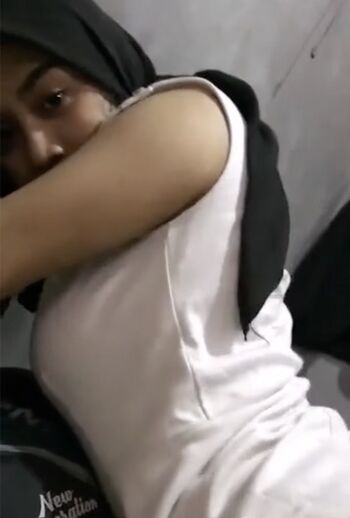 Full leaked Indonesian girls private onlyfans photo