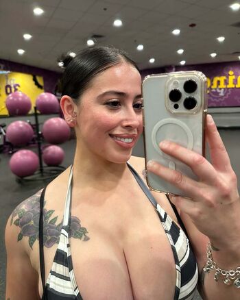 Full leaked Ireeneechaaveez private onlyfans photo