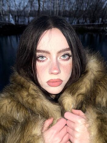 Irina minkina/ howeversnowy/rusian Billie eilish
