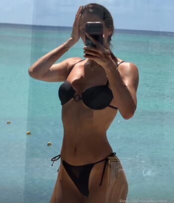 Full leaked Iris mittenaere page private onlyfans photo