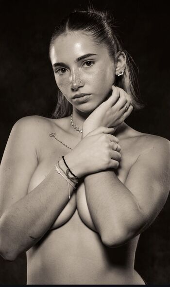 Full leaked Iris vallarani private onlyfans photo
