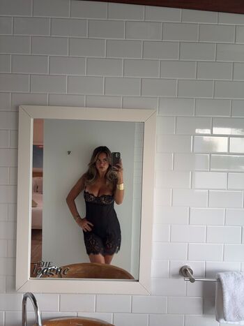Full leaked Isabella lauren page private onlyfans photo