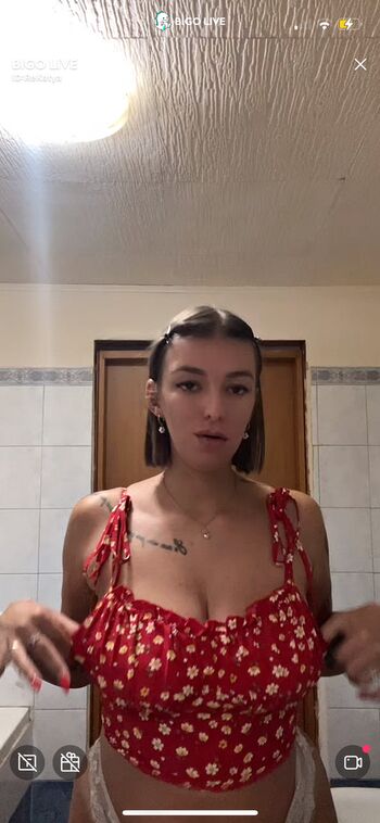 Full leaked Italian girls private onlyfans photo
