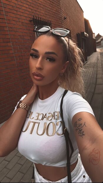 Full leaked Itsangelaa private onlyfans photo