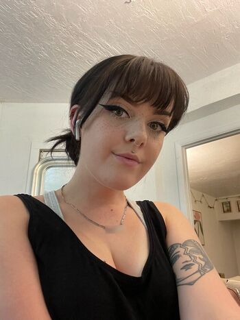Full leaked Itsavalynn private onlyfans photo