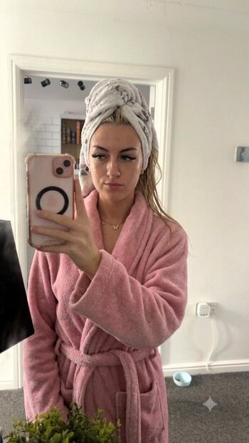 Full leaked Itsbellagrace private onlyfans photo