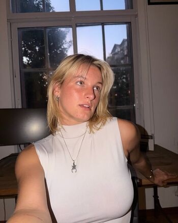 Full leaked Itscarlyjane private onlyfans photo