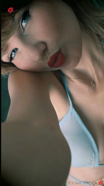 Full leaked Itsjustblondie page private onlyfans photo