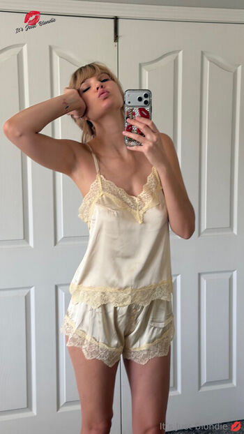 Full leaked Itsjustblondie page private onlyfans photo