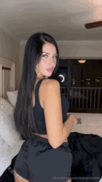 Full leaked Itskassielee private onlyfans photo