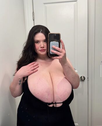 Full leaked Itskatiecali private onlyfans photo