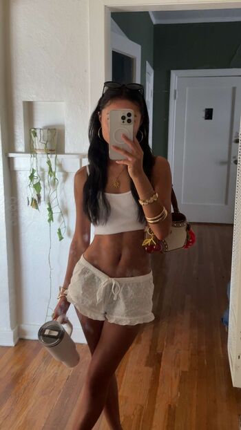 Full leaked Itslaaurr private onlyfans photo