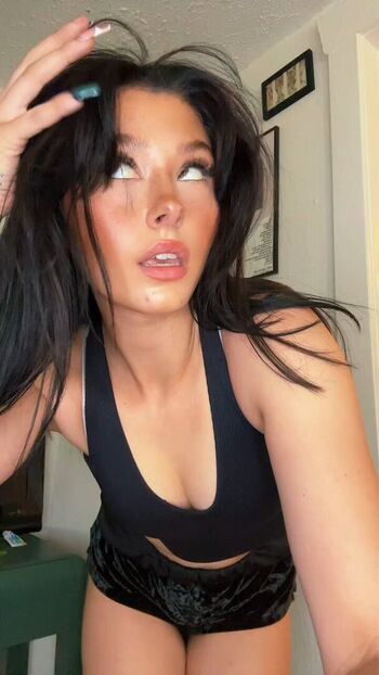 Full leaked Itslolarey private onlyfans photo