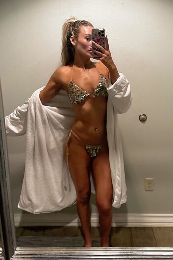 Izzi Dame