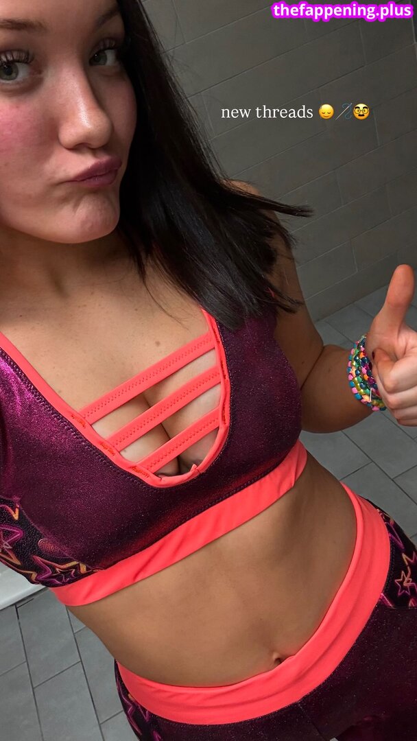 Izzy Moreno / ItsIzzyMania