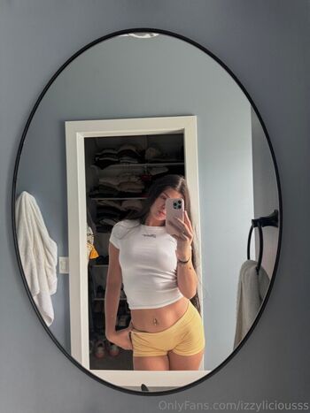 izzyliciousss
