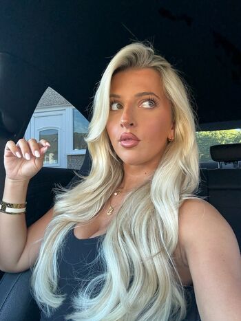 Full leaked Izzytaffs page private onlyfans photo