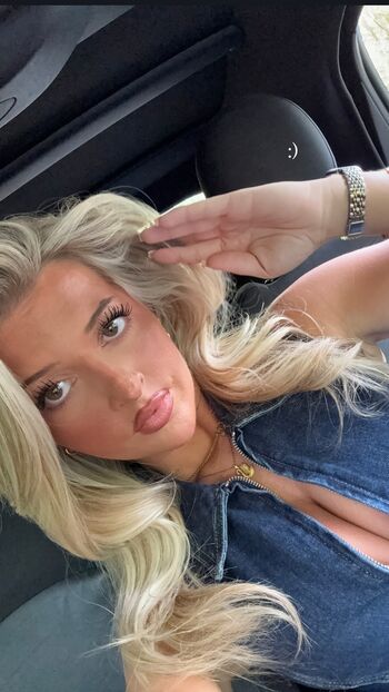 Full leaked Izzytaffs page private onlyfans photo